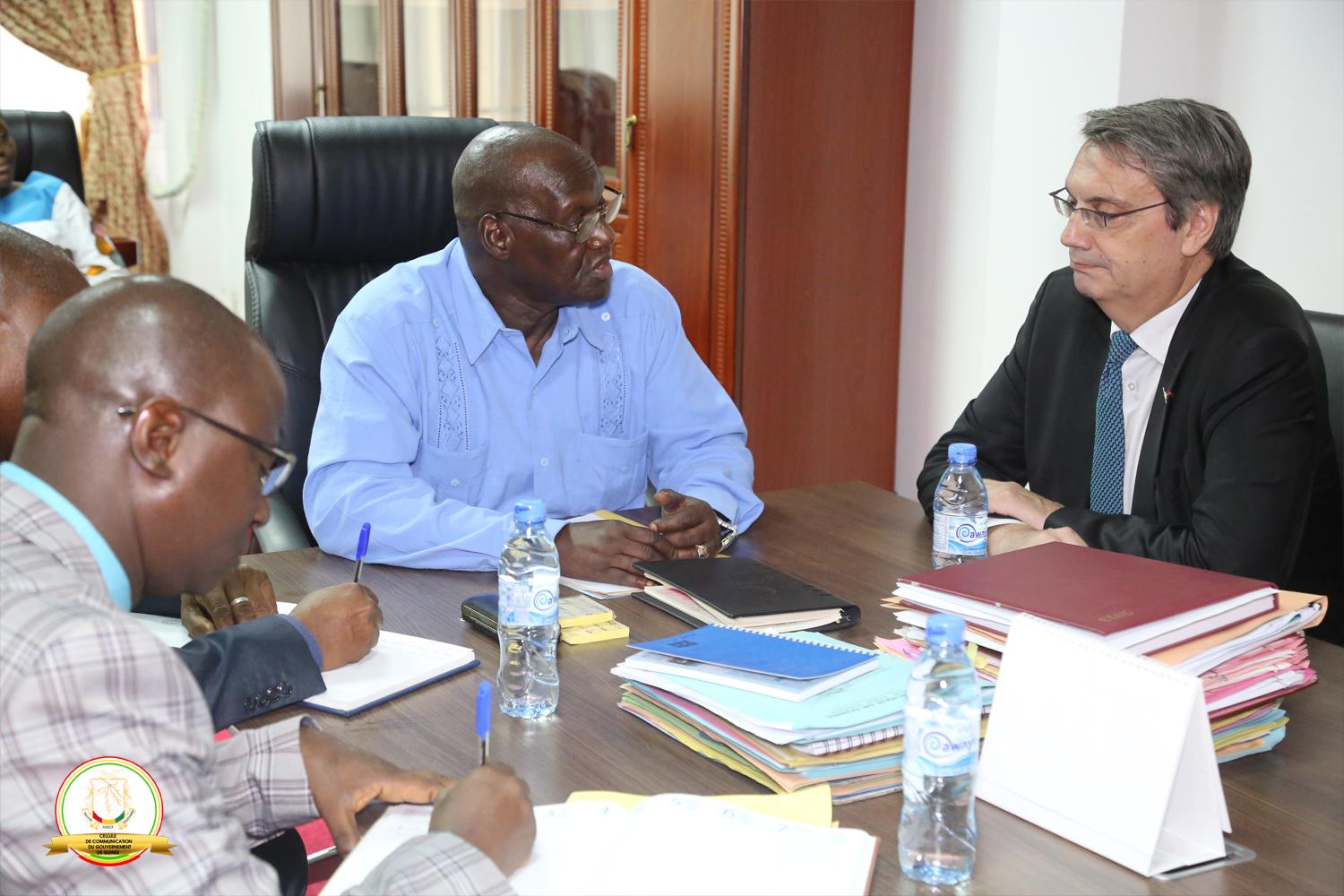 Secrétariat Général du Gouvernement : l’édification d’un gouvernement au service de sa population au cœur d’un entretien entre Jean Marc Grosgurin et Sékou Kourouma