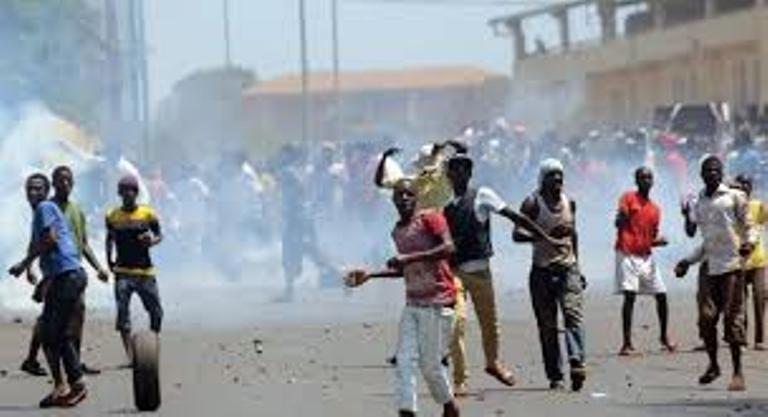 Kindia : des jeunes dans la rue contre l’accord entre RPG et UFDG