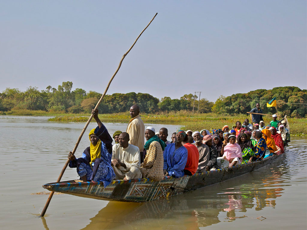 Drame à Kassogna (Coyah) : une pirogue artisanale chavire avec plusieurs personnes à son bord