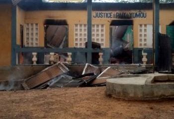 N’Zérékoré: la justice de paix de yomou incendiée