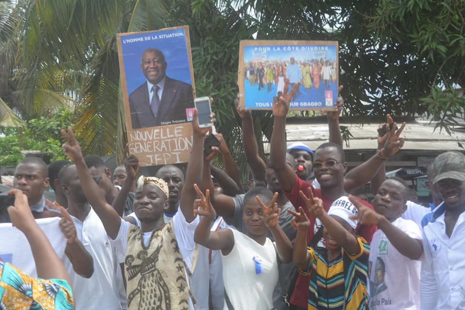 Passeports pour Laurent Gbagbo: ses partisans soufflent et attendent son retour