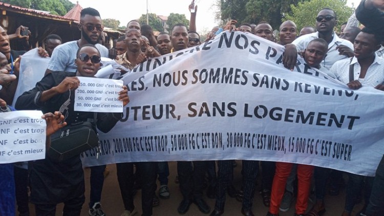 Hausse des frais d’inscriptions et réinscription : les étudiants des universités de Sonfonia, Labé, Kankan et Kindia manifestent