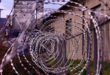 Les personnes incarcérées sont touchées de manière disproportionnée par la pandémie de Covid-19 (expert)