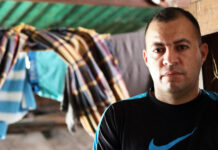 Les sanctions empêchent les pays et les gens de se développer et, dans un monde en voie de globalisation, cela nuit à tout le monde, ont déploré mercredi des experts indépendants nommés par le Conseil des droits de l’homme. « Les sanctions font qu’il est plus difficile pour des populations entières de rester en bonne santé et entravent le transport des biens nécessaires au développement économique, entraînent le gaspillage des ressources naturelles, compromettent la durabilité environnementale et la réalisation des Objectifs de développement durable », ont indiqué ces experts* dans une déclaration conjointe à la presse. « La punition de civils innocents doit cesser », ont-ils affirmé. Les sanctions unilatérales portent atteinte au droit au développement Selon eux, de nombreuses personnes dans le monde se voient refuser le droit au développement – à la fois l’amélioration économique de leur pays et leur propre développement personnel – en raison de mesures coercitives unilatérales. Les experts appellent pour autant les pays qui imposent des sanctions unilatérales à les retirer ou du moins à les minimiser afin de garantir que l’État de droit et les droits de l’homme, y compris le droit au développement, ne soient pas affectés. « Le principe de précaution devrait être appliqué par les États lorsque des sanctions unilatérales sont prises afin d’éviter tout impact humanitaire négatif sur l’ensemble des droits de l’homme, y compris le droit au développement », ont-ils précisé. Les experts ont signalé que l’Assemblée générale avait déclaré que le droit au développement est « un droit de l’homme inaliénable et il est reconnu comme tel par la Charte africaine des droits de l’homme et des peuples, la Charte arabe des droits de l’homme et toute une série de déclarations multilatérales sur les droits de l’homme ». L’application extraterritoriale des sanctions, les sanctions secondaires, les sanctions civiles et pénales nationales visant à mettre en œuvre des sanctions unilatérales qui entraînent un dépassement, exacerbent et étendent leur impact à chaque individu ou entreprise des sociétés ciblées, aux ressortissants et entreprises de pays tiers, aux organisations humanitaires, aux donateurs et aux bénéficiaires de l’aide humanitaire, ont-ils expliqué. Les activités essentielles au développement de chaque pays souffrent « Les activités essentielles au développement de chaque pays souffrent lorsque des sanctions unilatérales sont imposées », ont dit les experts. « Les habitants des pays ciblés comme le Venezuela, Cuba, la Syrie et l’Iran sombrent dans la pauvreté parce qu’ils ne peuvent pas obtenir des services essentiels comme l’électricité, le logement, l’eau, le gaz et le carburant, sans parler des médicaments et de la nourriture ». Lorsque les sanctions américaines bloquent les services de téléconférence et de données dans ces pays et ailleurs, les gens sont privés de webinaires et de réunions en ligne pour l’information, les échanges, l’éducation et la formation, et les médecins ne peuvent pas consulter les bases de données médicales, ont-ils ajouté. *Les quatre experts auteurs de cette déclaration sont : Alena Douhan, Rapporteure spéciale des Nations Unies sur l’impact négatif des mesures coercitives unilatérales sur la jouissance des droits de l’homme ; Obiora Okafor, Expert indépendant sur les droits de l’homme et la solidarité internationale ; Livingstone Sewanyana, Expert indépendant sur la promotion d’un ordre international démocratique et équitable ; Tlaleng Mofokeng, Rapporteure spéciale sur le droit de toute personne de jouir du meilleur état de santé physique et mentale possible.