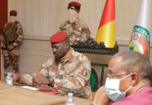 Transition: Mamadi Doumbouya s’assume dévant les diplomates de la CEDEAO