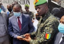 Guinée : Trois bus mis à la disposition du CNT pour la mobilité du personnel