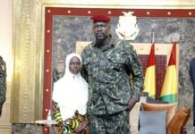 Humanitaire: Colonel Doumbouya reçoit Safiatou Diallo et lui accorde une bourse d’études post-bac à l’étranger