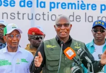 Infrastructures: Bah Oury pose la première pierre du projet de bitumage de la route Dabola-Faranah